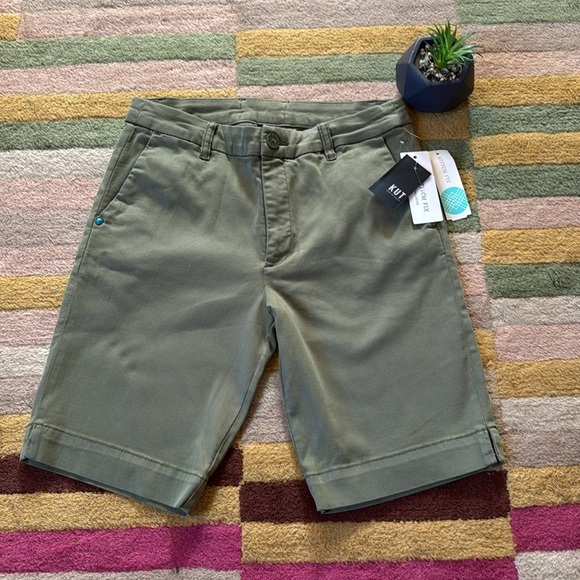 Kut from the Kloth Pants - NWT KUT from the kloth thora slash pocket Bermuda short green size 6
